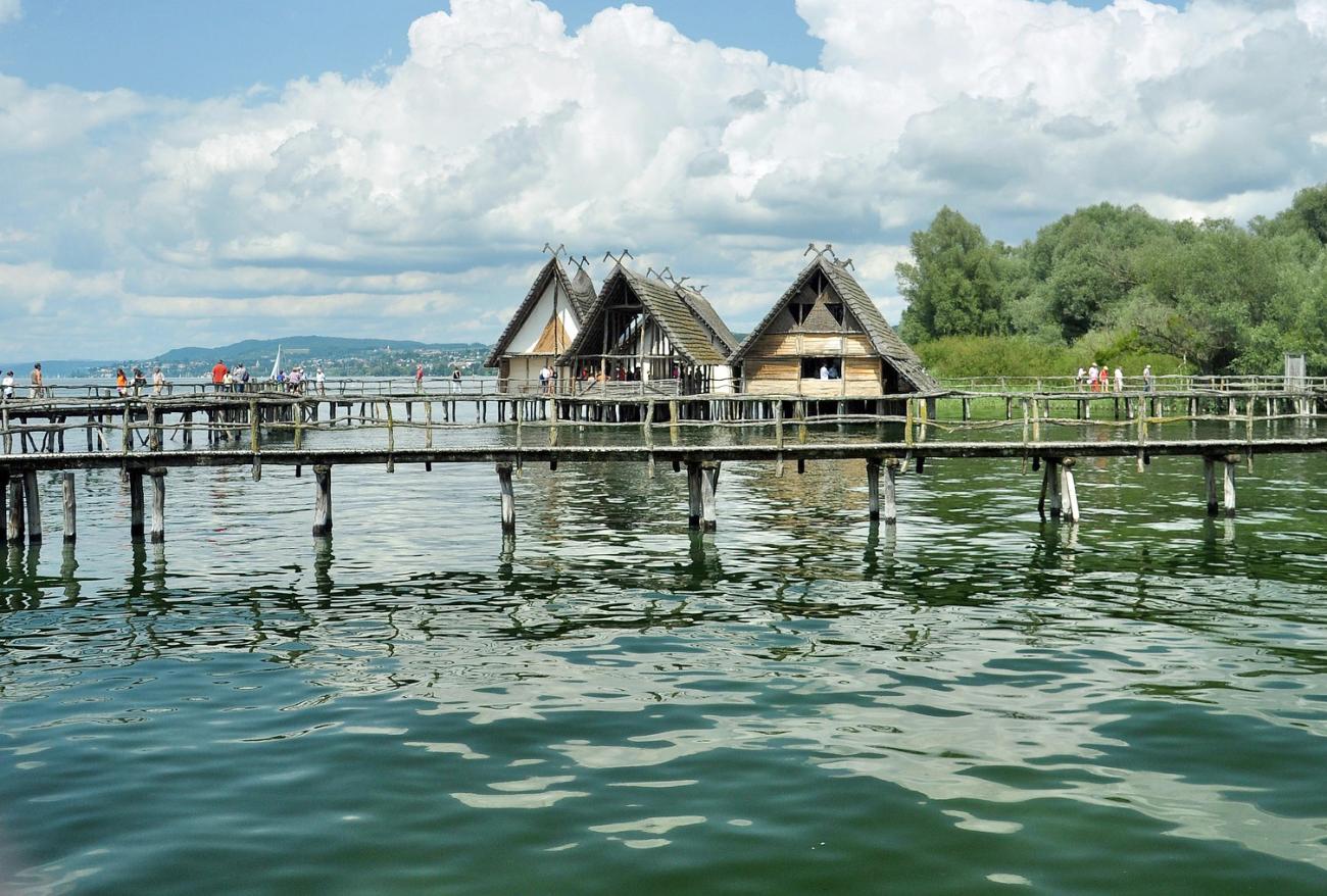 Pfahlbauten in Unteruhldingen: Auf Holzstegen durch 6000 Jahre Geschichte