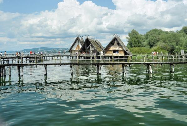 Pfahlbauten in Unteruhldingen: Auf Holzstegen durch 6000 Jahre Geschichte