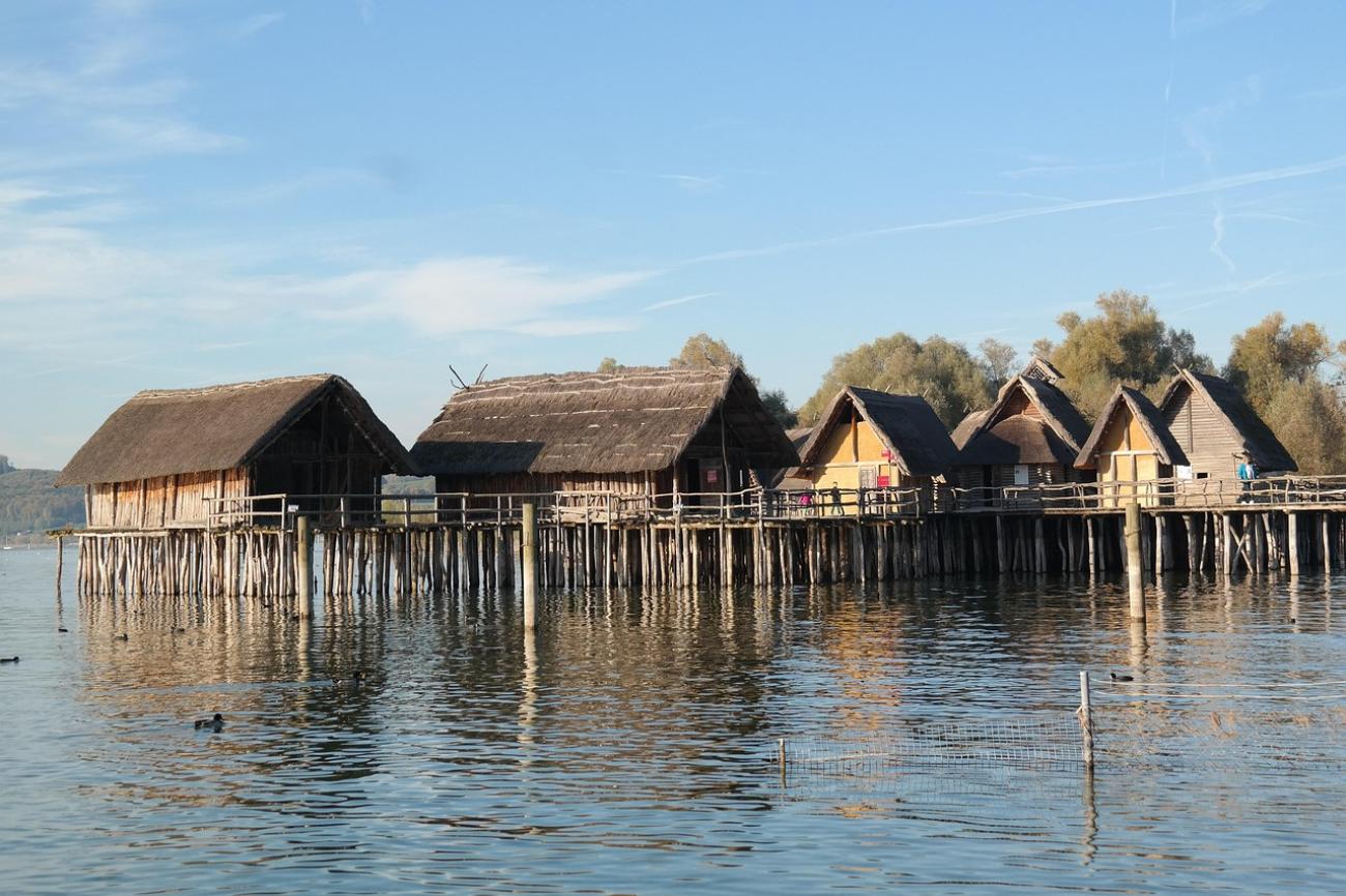Pfahlbauten in Unteruhldingen: Auf Holzstegen durch 6000 Jahre Geschichte