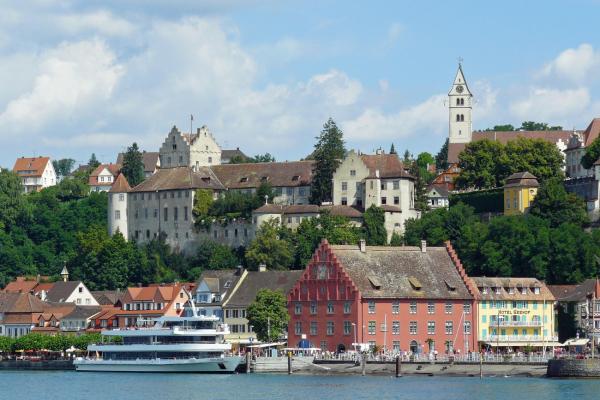 Meersburg: Steile Gassen und zwei Burgen, die über den Bodensee wachen