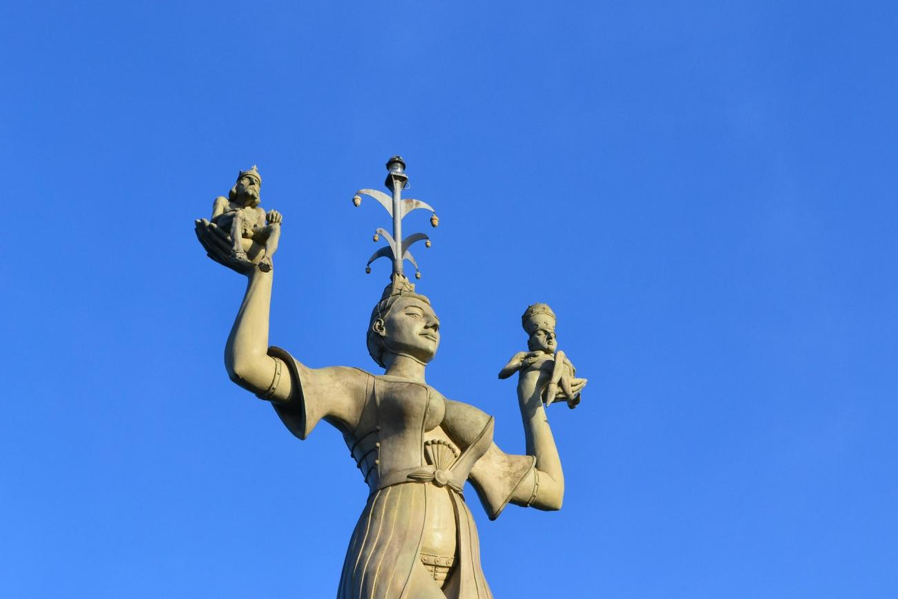 Imperia-Statue: Die provokante Konstanzer Hafenwächterin aus 18 Tonnen Beton