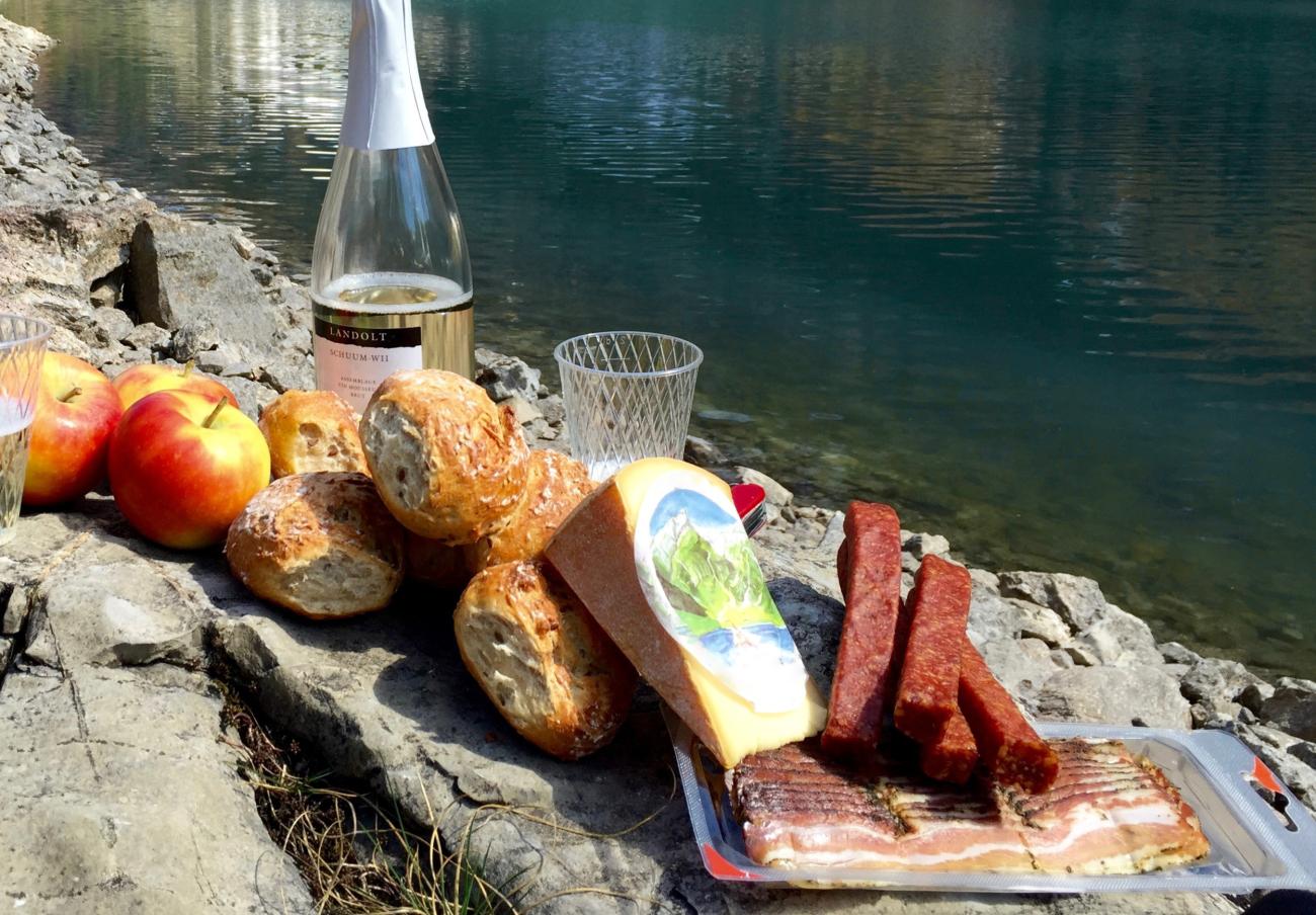 Vesper, Wein & Weite: Die besten regionalen Produkte für den perfekten Picknick-Korb